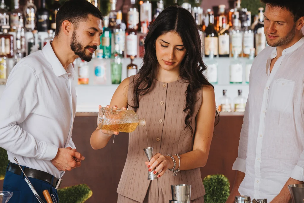 Momento di mixology al bar